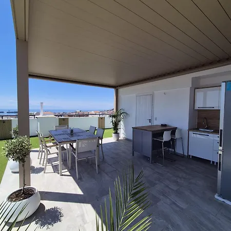 Lucas Downtown Sea View 3 Bedrooms Apartamant Daire Nea Moudania