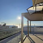 Downtown Sea View Penthouse Апартаменты Неа-Муданья
